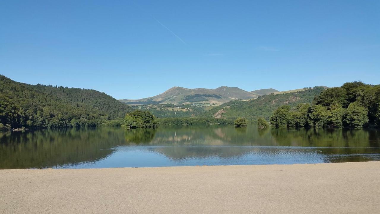 Camping Domaine Du Lac Chambon Murol Exteriör bild