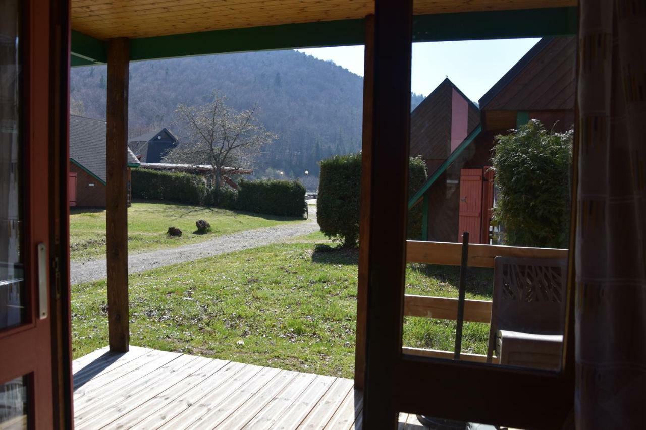 Camping Domaine Du Lac Chambon Murol Exteriör bild