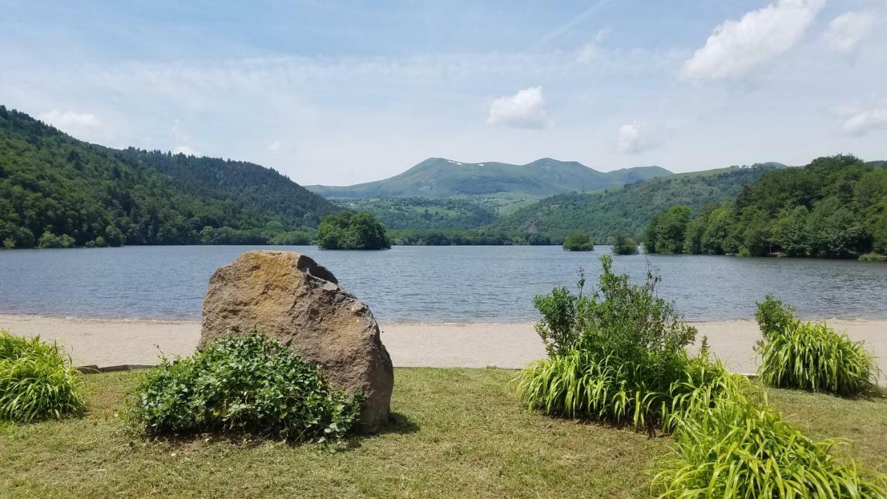 Camping Domaine Du Lac Chambon Murol Exteriör bild