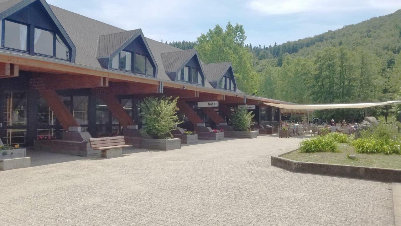 Camping Domaine Du Lac Chambon Murol Exteriör bild