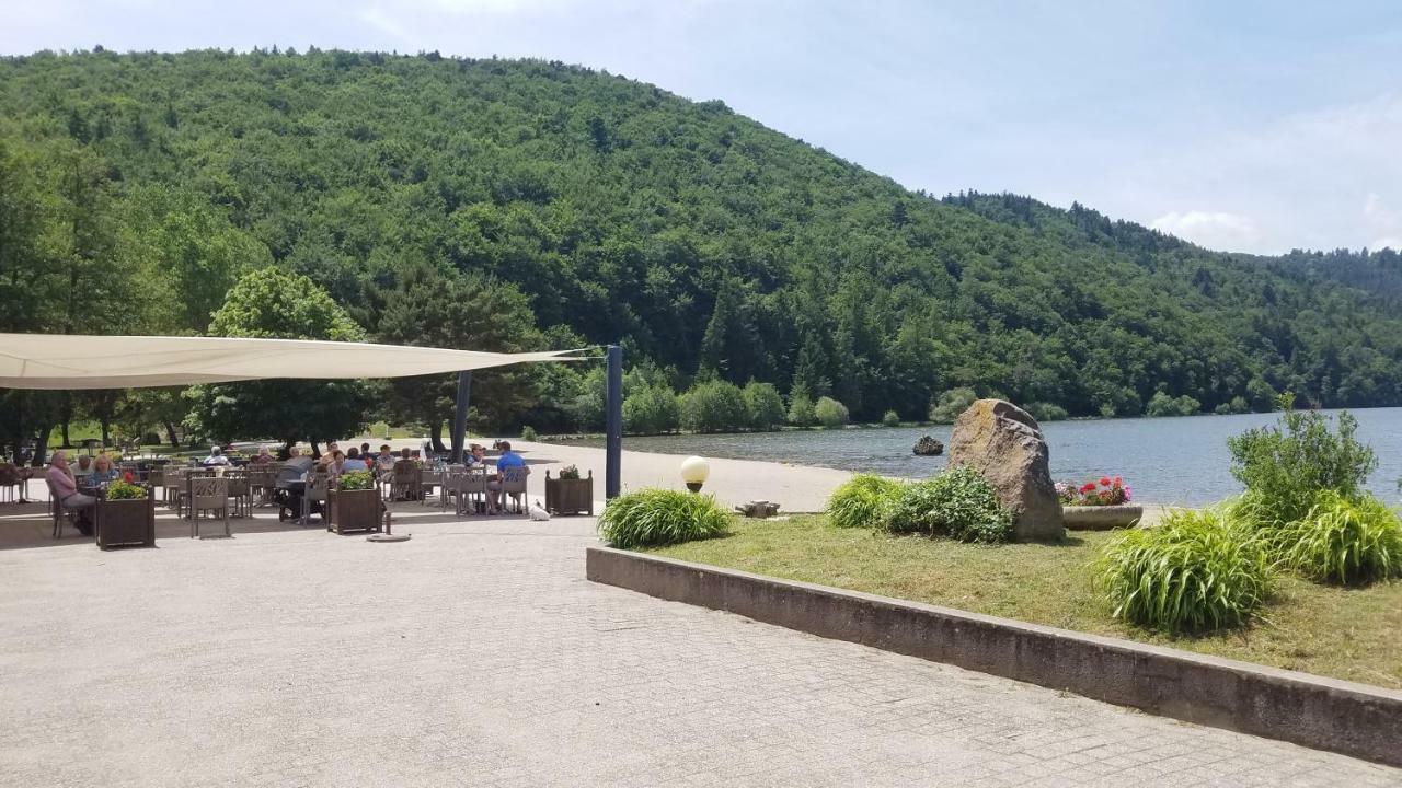 Camping Domaine Du Lac Chambon Murol Exteriör bild